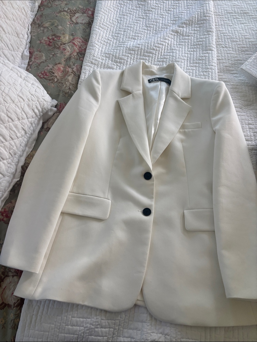 Zara Ivory Single-Breasted Blazer with Notch Lapel